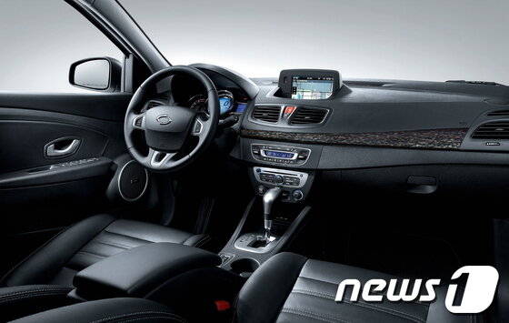 본문 이미지 - 르노삼성자동차 SM3 네오 인테리어(르노삼성차 제공)© News1   류종은 기자