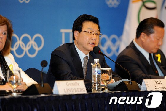 본문 이미지 - 김진선 위원장이 1일 강원 평창군 알펜시아 리조트 컨벤션센터에서 열린 IOC 조정위원회 제3차회의에서 기자회견을 하고 있다. 2014.5.1/뉴스1 © News1   서근영 기자