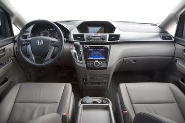 본문 이미지 - 혼다 미니밴 오딧세이 앞좌석© News1   류종은 기자