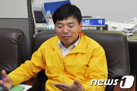 본문 이미지 - 정연학 횡성군수 예비후보가 19일 뉴스1 강원취재본부와 인터뷰하고 있다.2014.5.19/뉴스1 © News1 권혜민 기자