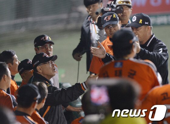 본문 이미지 - 한화이글스가 26일 코칭스태프의 보직을 변경했다. 수석은 김종모 코치, 1군 불펜 투수는 이선희 코치, 재활군은 김기남 코치가 각각 맡는다.  © News1 DB 