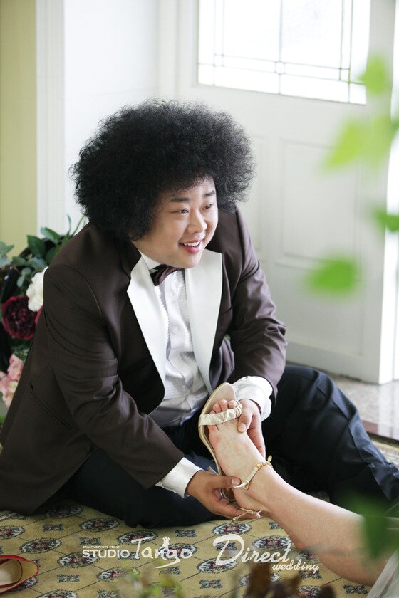 본문 이미지 - 개그맨 송영길이 오는 6월8일 결혼한다. © 다이렉트웨딩 제공  