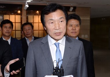 본문 이미지 -    손학규 새정치민주연합 상임고문.  2014.5.7/뉴스1 © News1 박세연 기자