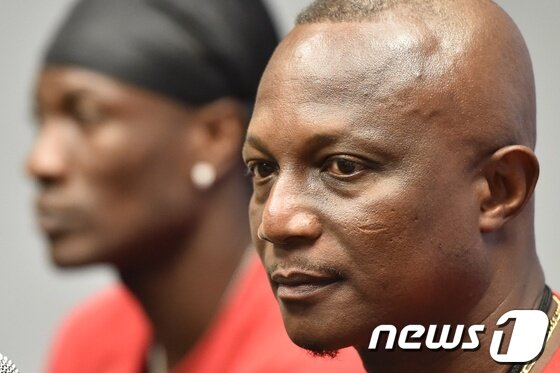 본문 이미지 - 가나 축구 대표팀의 크웨시 아피아 감독. © AFP=News1