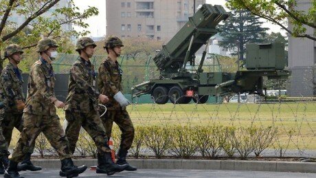 본문 이미지 - 집단적자위권 각의결정으로 일본이 타국과의 전쟁에 참여하는 길이 열리게 되면서 자위대 지원자가 감소할 것이란 진단이 나오고 있다 © AFP=News1 