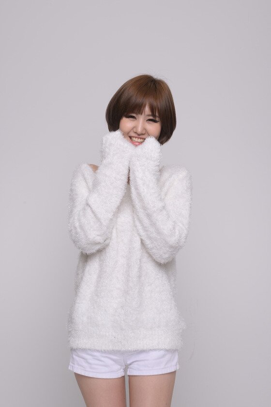 본문 이미지 - 트로트 가수 윤수현의 '천태만상' 영상이 온라인에서 큰 인기를 끌고 있다. ⓒ News1 DB