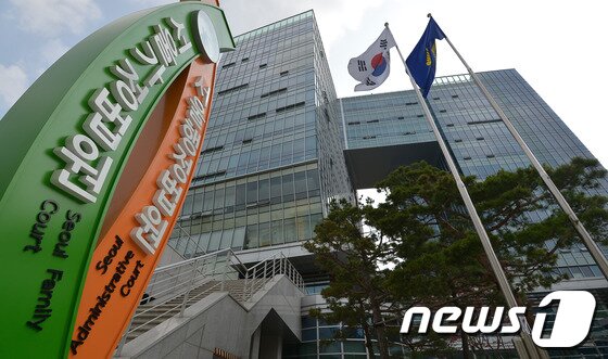본문 이미지 - 서울 서초구 양재동에 위치한 서울행정법원 자료사진