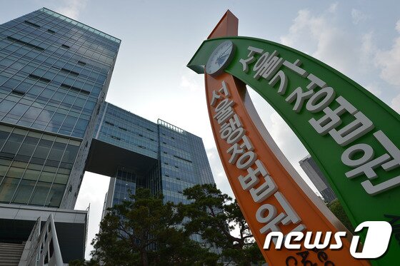 본문 이미지 - 서울 서초구 양재동에 위치한 서울행정법원 자료사진