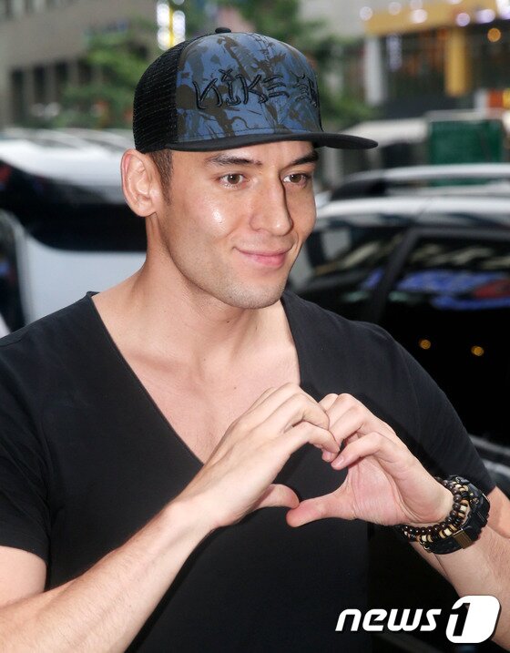 본문 이미지 - 줄리엔강 장성희 열애설이 불거진 가운데 줄리엔강의 이상형이 화제다. ⓒ News1 DB