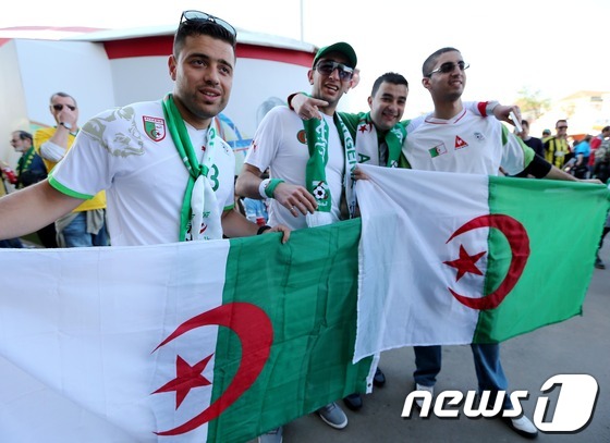 (포르투 알레그레(브라질)=뉴스1) 박정호 기자 = 22일 오후(현지시간) 브라질 포르투 알레그레 에스타지우 베이라-히우 경기장에서 열린 2014 브라질월드컵 조별예선 2차전 대한 …