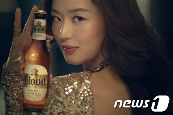 본문 이미지 - 롯데주류의 맥주 신제품인 '클라우드(Kloud)' 동영상 광고 미미지. 사진제공=롯데주류 © News1  