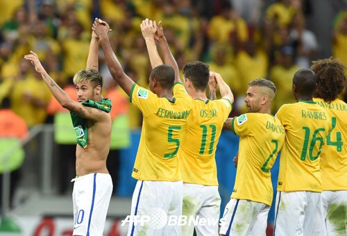 본문 이미지 - 브라질이 29일(한국시간) 열린 칠레와의 16강전에서 승부차기 끝에 승리를 거두고 8강 티켓을 거머쥐었다. © News1 