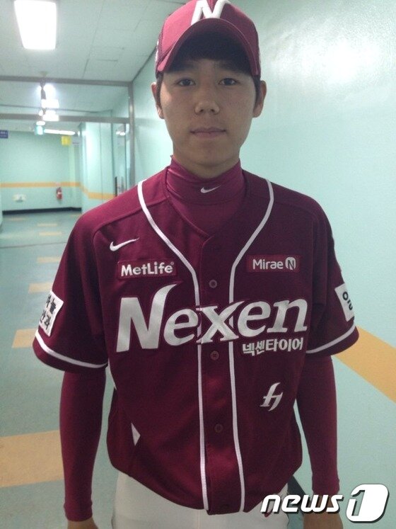 본문 이미지 - 신인 하영민이 당당하게 선발 투수로서 성장하고 있다. 강한 자신감과 정신력, 제구력을 갖춘 하영민은 자신의 야구를 만들어 가고 있다. 하영민은 기회를 잡은 만큼 반드시 좋은 모습으로 보답하겠다고 약속했다. © News1스포츠  /  잠실=표권향 기자 