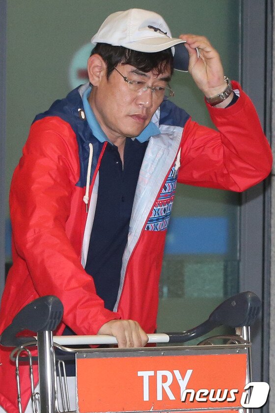 본문 이미지 - 방송인 이경규가 부친상으로 스케줄을 취소했다. ⓒ News1