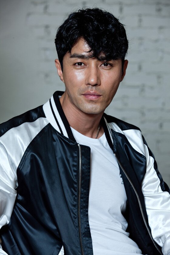 본문 이미지 - 배우 차승원이 같은 날 개봉하는 배우 장동건 김민희 주연의 "우는 남자"가 경쟁상대이기 보다 합심해 "엑스맨"을 누르겠다는 포부를 밝혔다. ⓒ 사진제공=롯데엔터테인먼트 2