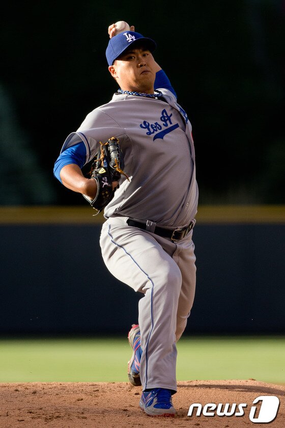 본문 이미지 - &#39;코리안 몬스터&#39; 류현진이 9일 디트로이트 타이거즈와의 원정경기에서 1회말을 무실점으로 처리했다. © AFP=News1 DB