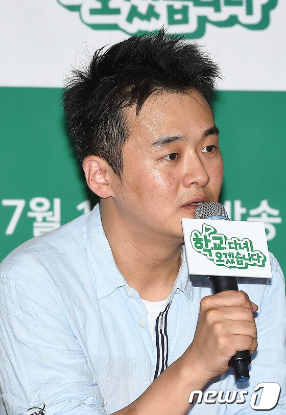 본문 이미지 - 오윤환 PD가 10일 오후 서울 중구 호암아트홀에서 열린 JTBC 새 예능 '학교 다녀오겠습니다' 제작발표회에 참석해 진솔한 면모를 보여줄 것을 밝혔다. © News1스포츠 김진환 기자