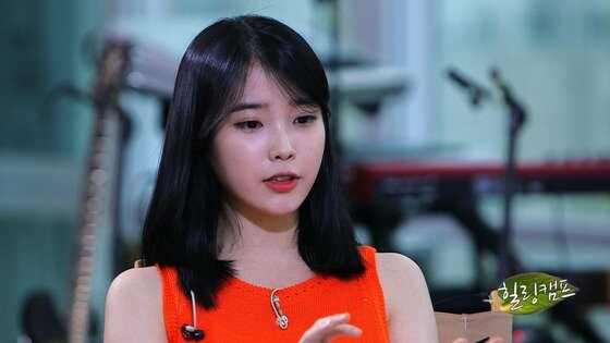 본문 이미지 - 아이유가 최고의 자리에 있어도 항상 불안하다고 털어놨다. © SBS 