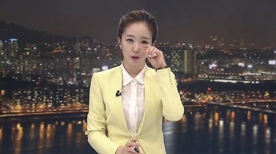 본문 이미지 - 박선영 아나운서가 8뉴스 앵커에서 하차 소감을 밝히며 눈물을 흘렸다. ⓒ SBS 8뉴스 캡처