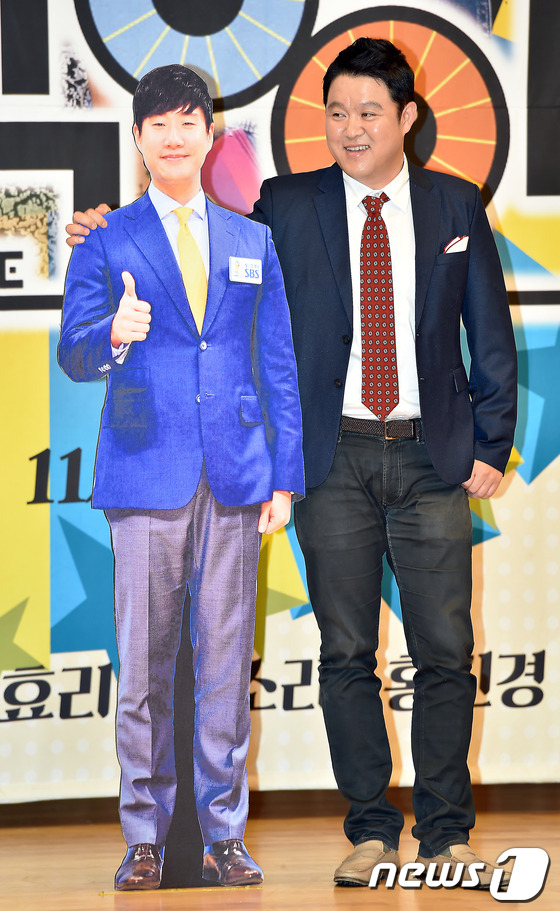 (서울=뉴스1스포츠) 김진환 기자 = 개그맨 김구라가 2일 오후 서울 양천구 목동 SBS 신사옥에서 열린 '매직아이' 제작발표회에 참석해 브라질 월드컵 촬영 차 제작발표회에 참석하 …