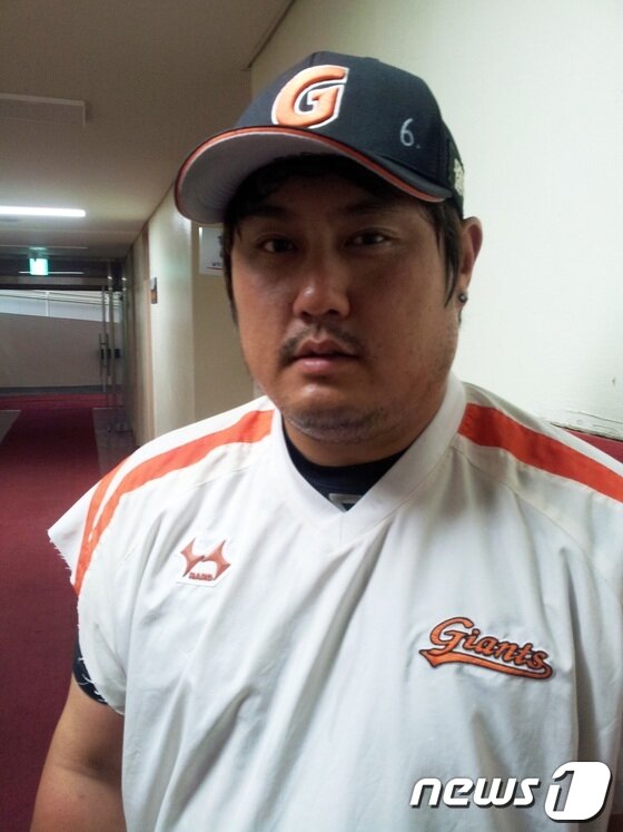 본문 이미지 - 최준석이 괴력을 폭발시키며 암흑기에서 탈출했다. 최준석은 그동안 짊어졌던 부담감을 버린 것이 비결이라고 말했다. 후반기 반전을 노리는 마지막 카드로서 팀 승리를 위해 질주하겠다는 각오를 다졌다. © News1스포츠 /  목동=표권향 기자 