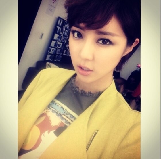 본문 이미지 - 배우 박한별이 짙은 스모키 화장이 돋보이는 셀카를 공개했다. ⓒ 박한별 인스타그램