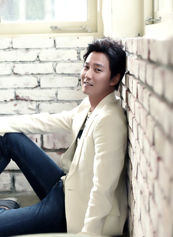 본문 이미지 - 배우 김남길이 영화 '해적: 바다로 간 산적'을 함께 촬영한 배우들과 여전히 친분을 유지하고 있다고 밝혔다. ⓒ News1스포츠 권현진 기자 