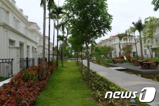 본문 이미지 - 우리 돈으로 한 채에 10억원을 호가하는 스플랜도라 고급 빌라 단지/사진=전병윤 기자 ⓒ News1