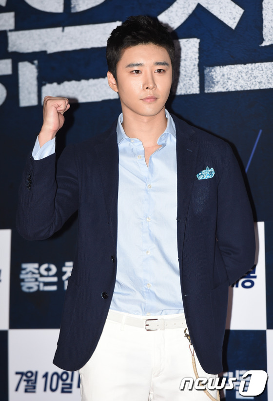 (서울=뉴스1스포츠) 권현진 기자 = '불꽃 속으로' 배우 김권이 2일 오후 서울 왕십리CGV에서 열린 영화 ‘좋은 친구들’ VIP 시사회에 참석해 포즈를 취하고 있다.'좋은 친구 …