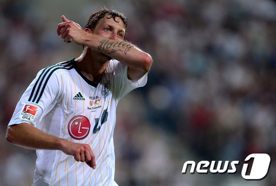 (서울=뉴스1) 박정호 = 30일 오후 마포구 상암동 서울월드컵경기장에서 열린 LG전자 초청 바이엘 04 레버쿠젠(이하 레버쿠젠) 한국투어 2014 FC 서울과의 경기에서 후반 팀 …