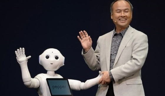 인간형 로봇 페퍼와 손정의 회장 © AFP=News1