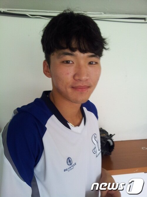 본문 이미지 - 올 시즌 '아기 사자' 박해민이 경기를 주도하고 있다. 박해민은 공수주에서 뛰어난 플레이를 펼치며 당당하게 선발 라인업에 자신의 이름을 올렸다. 2012년 신고선수로서 삼성에 입단한 박해민은 3년 만에 1군 진입에 성공하며 새로운 역사를 써내려 가고 있다. © News1스포츠  / 대구=표권향 기자 