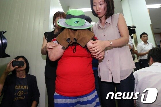 본문 이미지 - 2014년 8월 1일 경찰에 검거된 &#39;포천 빌라 고무통 변사 사건 용의자. ⓒ News1 DB