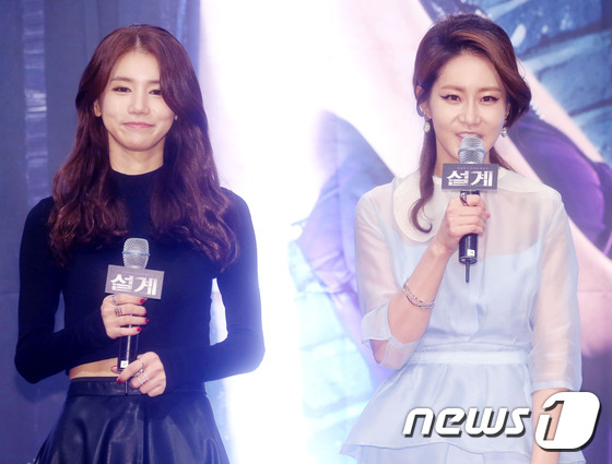 (서울=뉴스1) = 배우 신은경, 오인혜가 12일 오전 서울 청담동 프리마호텔에서 열린 영화 '설계' 제작보고회에 참석하고 있다. 2014.8.12 스타뉴스/뉴스1