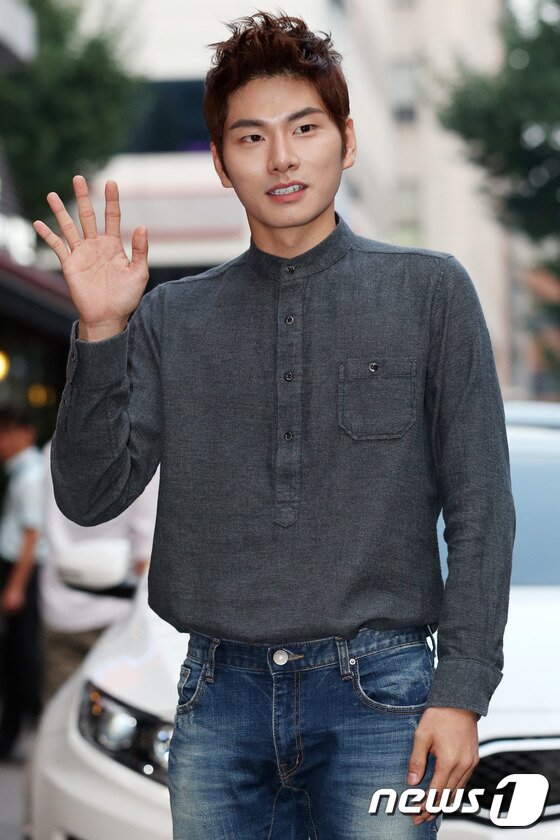 본문 이미지 - 배우 이이경이 7일 오후 LG이노텍 이웅범 사장의 아들인 것으로 밝혀졌다. ⓒ News1 DB