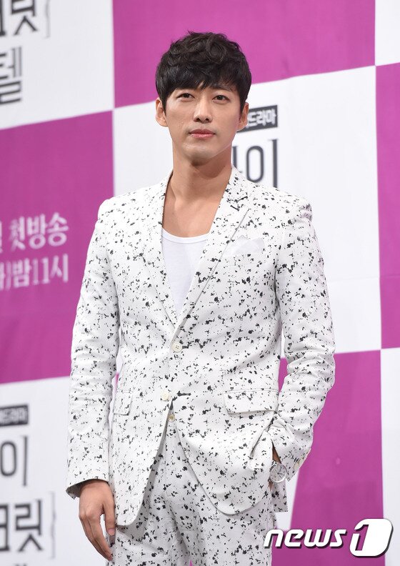 본문 이미지 - 배우 남궁민이 17일 오후 2시30분 경기도 고양시 CJ E&M 일산 스튜디오에서 열린 tvN 월화드라마 '마이 시크릿 호텔'에서 화제가 된 3분 고백에 대해 말했다.  ⓒ News1 스포츠 DB