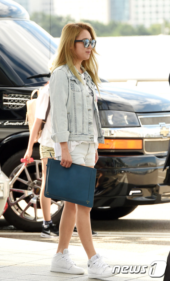 소녀시대 효연, 운동화에 청재킷,,,편안한 공항 패션