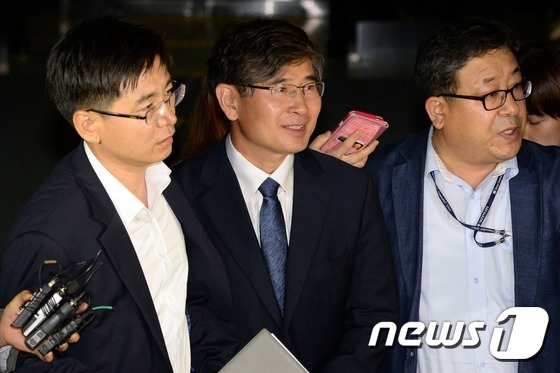 구속되는 김재윤 의원