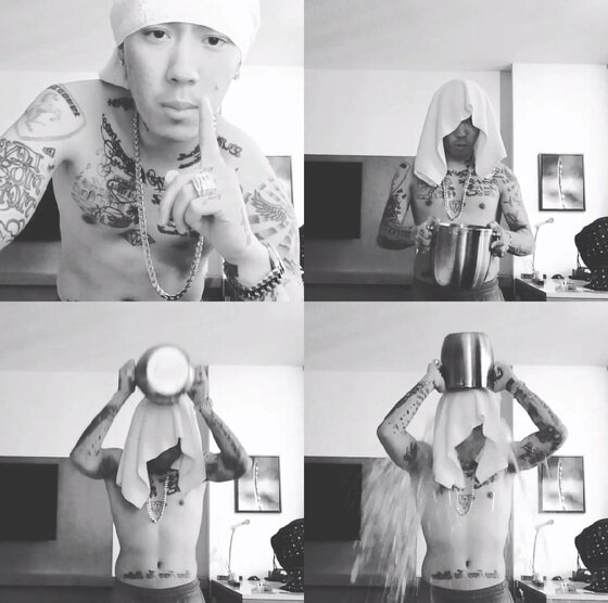 본문 이미지 - 래퍼 도끼가 22일 오후 자신의 인스타그램에 아이스버킷챌린지 영상을 게재했다. ⓒ 도끼 인스타그램 영상 캡처