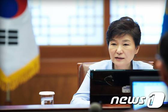 박근혜 대통령이 지난 25일 오전 청와대에서 수석비서관회의를 주재하고 있다. (청와대) 2014.8.25/뉴스1 © News1