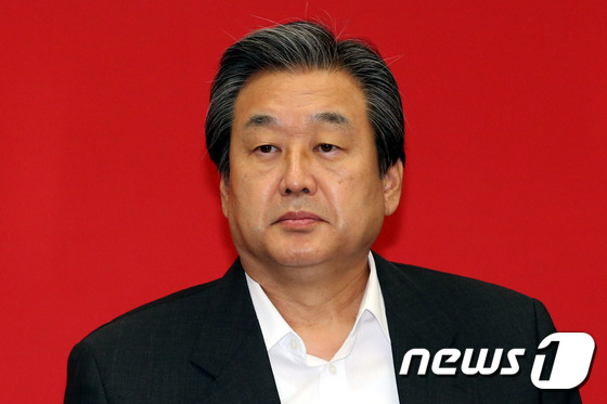 김무성 '야당 언제까지 장외투쟁을...'