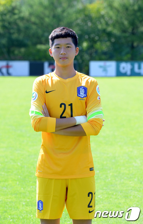 (파주=뉴스1) 이동원 기자 = 2014 아시아축구연맹(AFC) U-16(16세 이하) 챔피언십에 참가하는 대한민국 U-16(16세 이하) 대표팀의 문정인이 28일 오후 경기도 파 …