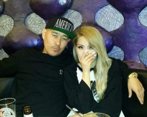 본문 이미지 - 한국계 미국인인 벤볼러(ben baller)가 지난 3일 자신의 트위터에 걸그룹 투애니원 멤버 박봄 디스곡을 낸 케미를 강하게 비난했다.ⓒ 벤볼러 트위터