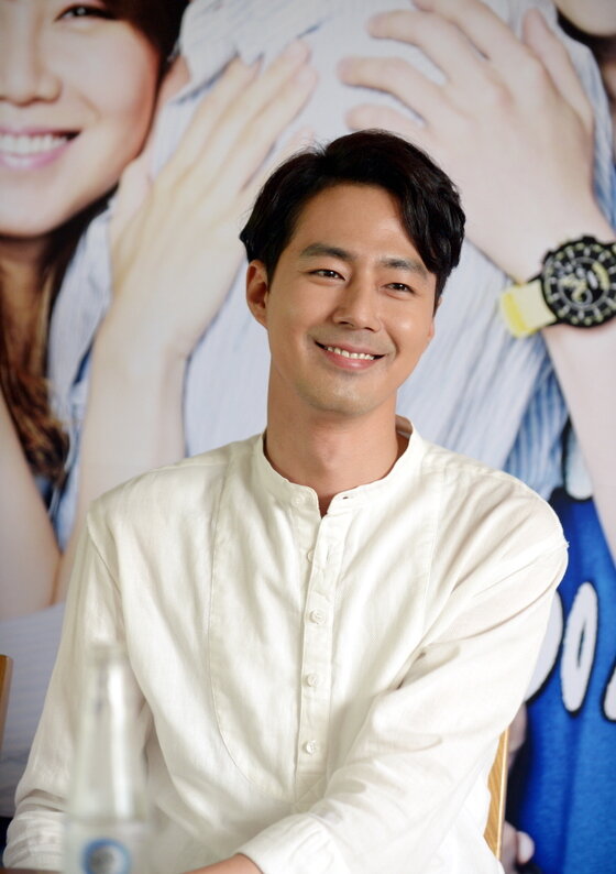 본문 이미지 - 배우 조인성이 6일 열린 &acute;괜찮아 사랑이야&acute; 기자간담회에서 극중 자신의 자아인 디오와 연기에 대해 밝혔다. ⓒ SBS