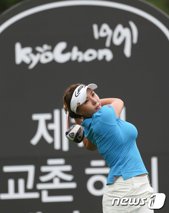 (서울=뉴스1) = 8일 경북 경산에 위치한  인터불고 경산CC에서 열린 열린 제1회 교촌 허니 레이디스 오픈 1라운드 경기에서 이성운 선수가 9번홀 티샷을 날리고 있다.(KLPG …