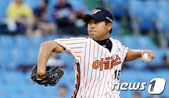 본문 이미지 - 한화 유창식이 9일 잠실 LG전에 선발로 나가 5.1이닝을 7안타 무실점으로 막고 승리투수 요건을 채웠다. ⓒ News1스포츠 / 한화 이글스 제공