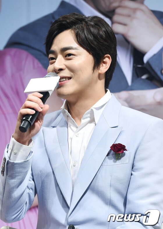 본문 이미지 - 배우 조정석이 1일 오전 서울 압구정CGV에서 열린 영화 "나의 사랑 나의 신부"(감독 임찬상) 제작발표회에 참석했다. ⓒ News1스포츠 / 김진환 기자