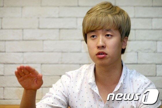 본문 이미지 - 제49회 공인회계사 시험 최연소 합격자 박종홍씨가 1일 오후 서울 종로구 명륜동 한 카페에서 뉴스1과 인터뷰를 하고 있다. 2014.9.1/뉴스1 ⓒ News1 한재호 기자