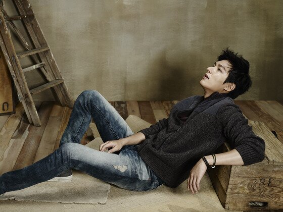 본문 이미지 - 배우 이민호가 '썸녀'의 판타지를 자극하는 청바지 화보를 선보였다. ⓒ 게스진