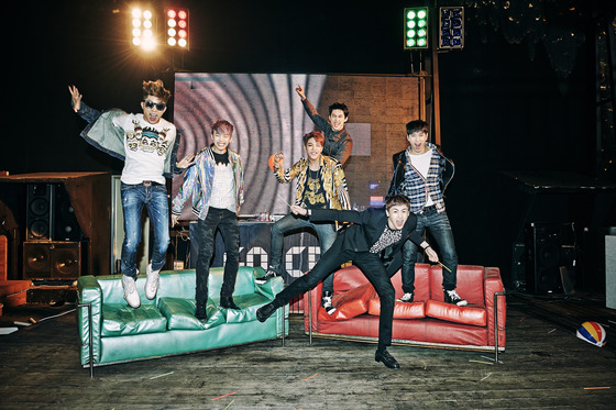 2PM이 신곡 '미친거 아니야?'로 컴백했다. © JYP엔터테인먼트